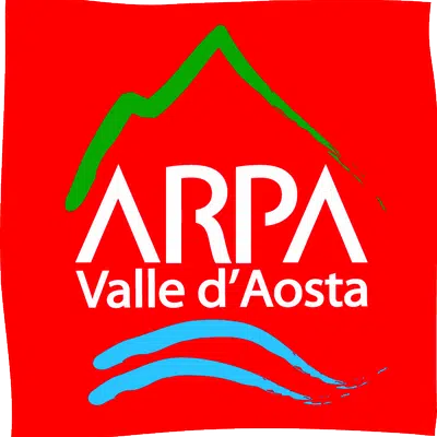 Soccorso Alluvionale e Fluviale Europa Il logo rosso dell'ARPA Valle d'Aosta raffigura una montagna verde e due linee ondulate blu, che simboleggiano l'armonia della natura e sottolineano anche l'impegno nella salvaguardia dell'ambiente e nei servizi di soccorso come Corsi Rescue 3. S.A.F.E.® - River Rescue