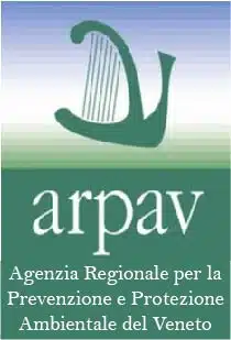 Soccorso Alluvionale e Fluviale Europa Il logo verde e bianco dell'ARPAV, raffigurante un'arpa, rappresenta il loro impegno per la tutela ambientale in Veneto, Italia. È emblematico della loro missione, molto simile alla formazione avanzata fornita tramite Corsi Rescue 3 per la salvaguardia ambientale. S.A.F.E.® - River Rescue